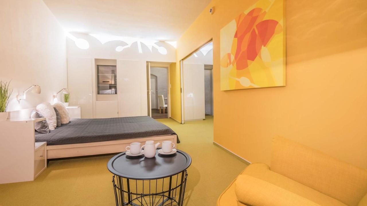 Penzion A Restaurace 14 Hostinné Exteriör bild