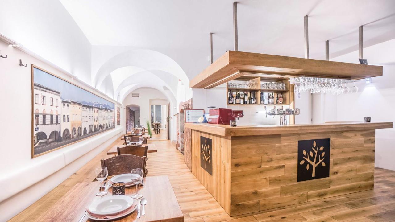 Penzion A Restaurace 14 Hostinné Exteriör bild