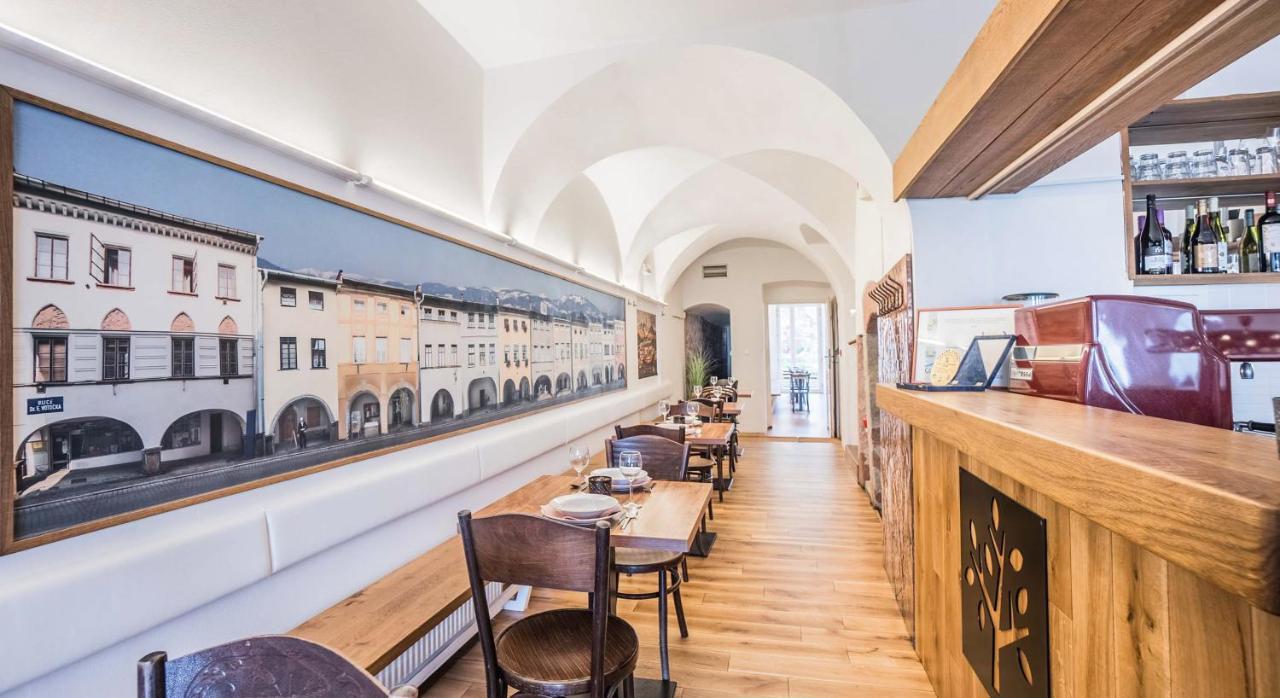 Penzion A Restaurace 14 Hostinné Exteriör bild