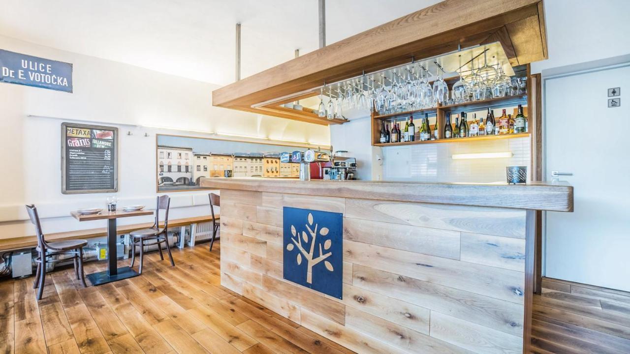Penzion A Restaurace 14 Hostinné Exteriör bild